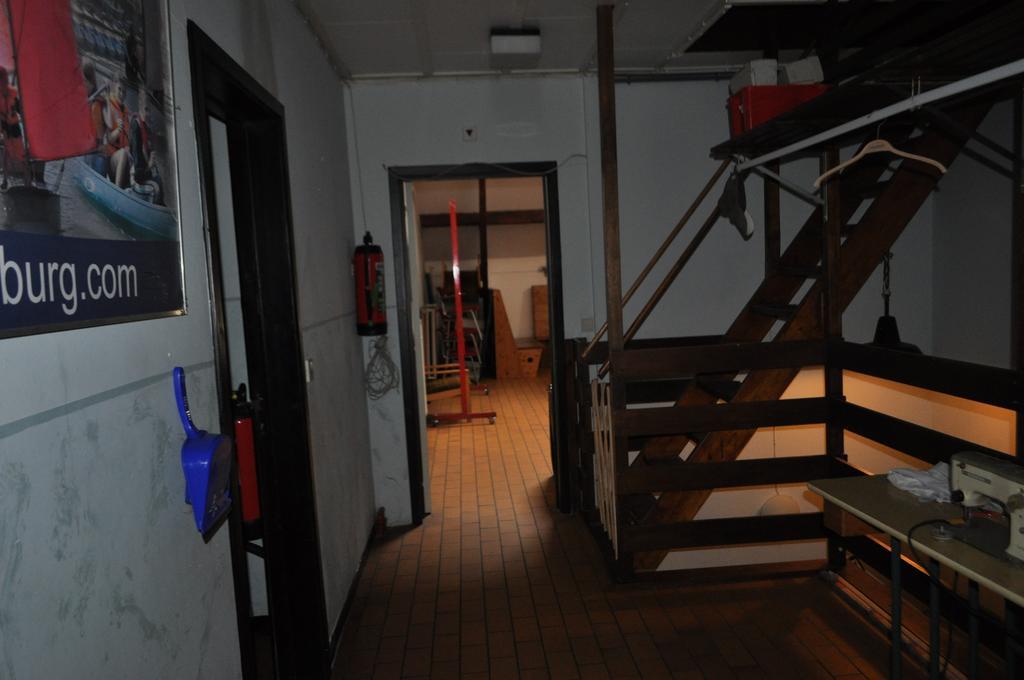 Sailcenter Limburg Albergue Kinrooi Exterior foto