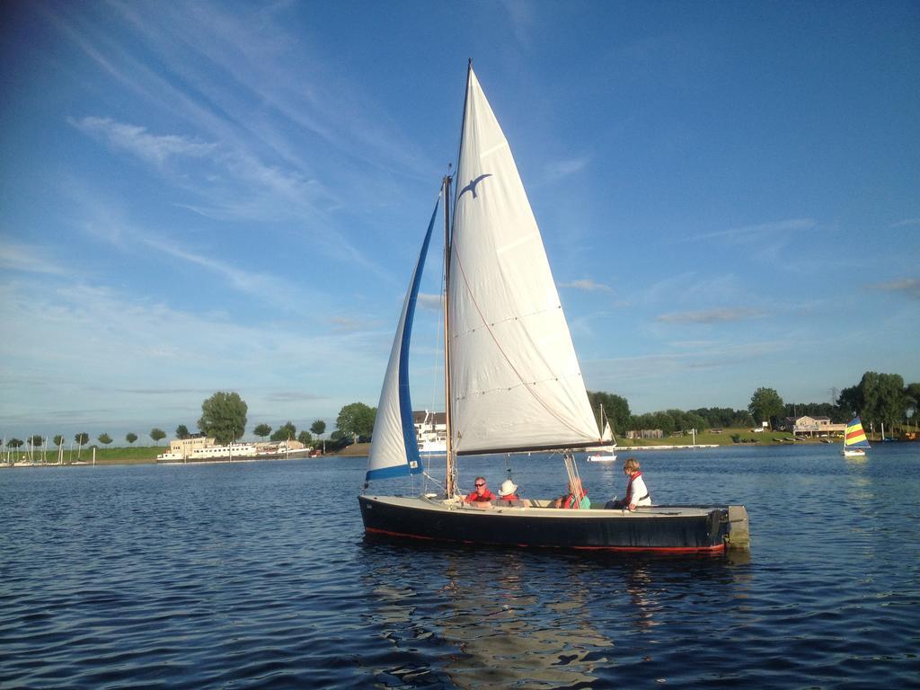 Sailcenter Limburg Albergue Kinrooi Exterior foto